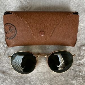 Ray Ban Sunglasses. Come with case.